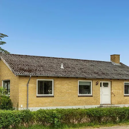 2 Bedroom Stunning In * Vrå