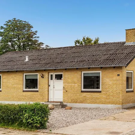 2 Bedroom Stunning In * Vrå