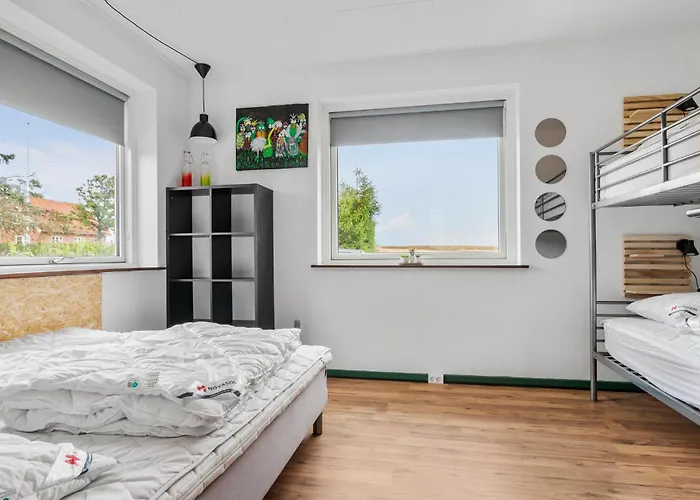2 Bedroom Stunning In *